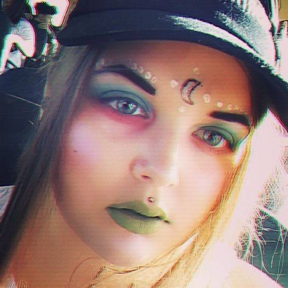 Meet your Posher, Ash - Picture 1 of 1